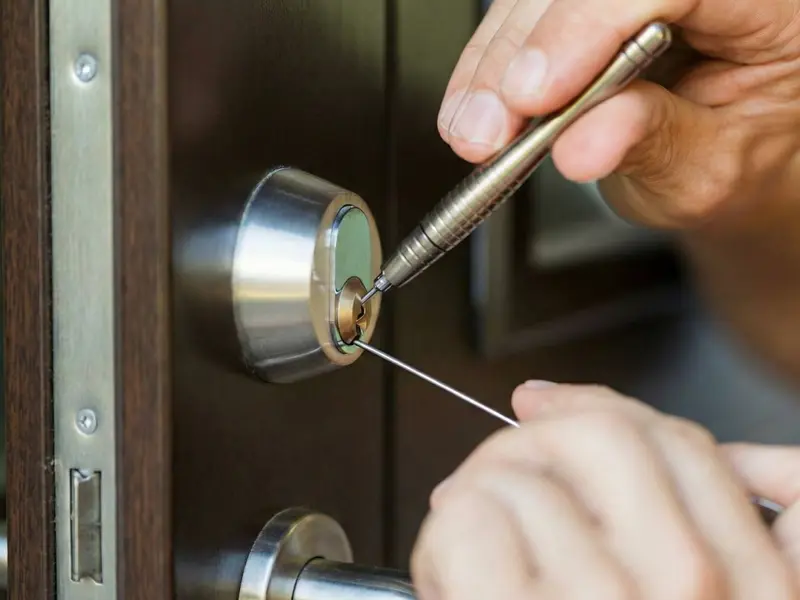 Chaveiro residencial em Cotia – abertura de porta e troca de fechadura