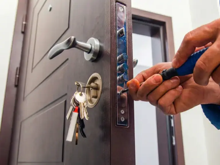 Porta blindada em Cotia – instalação e manutenção